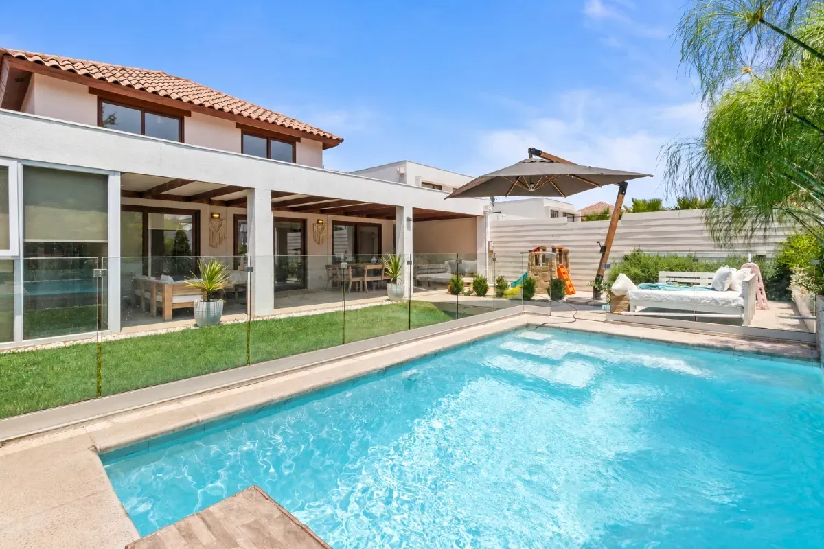 Casa impecable en condominio 